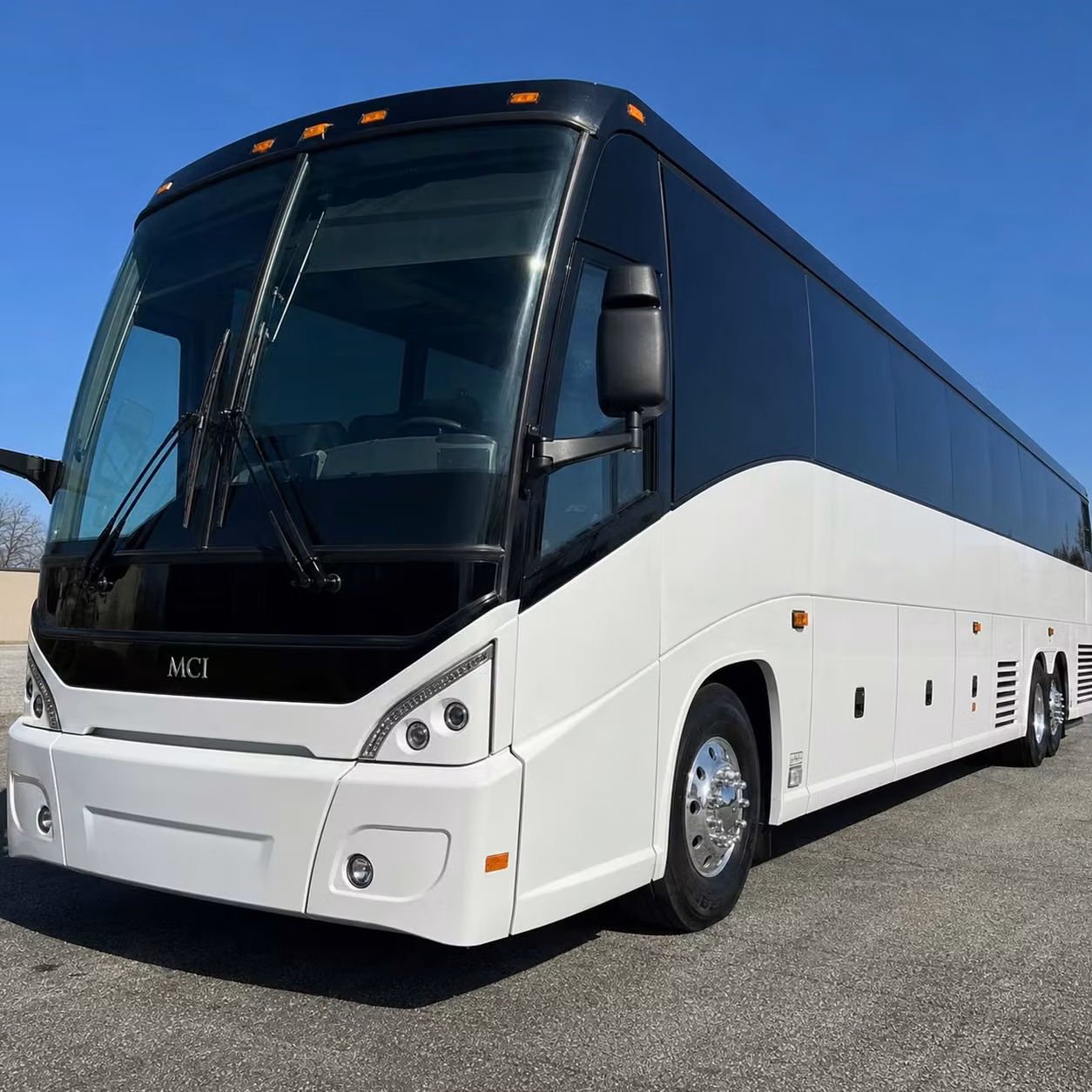 a stress free way to get your group to long beach airport from lakewood
