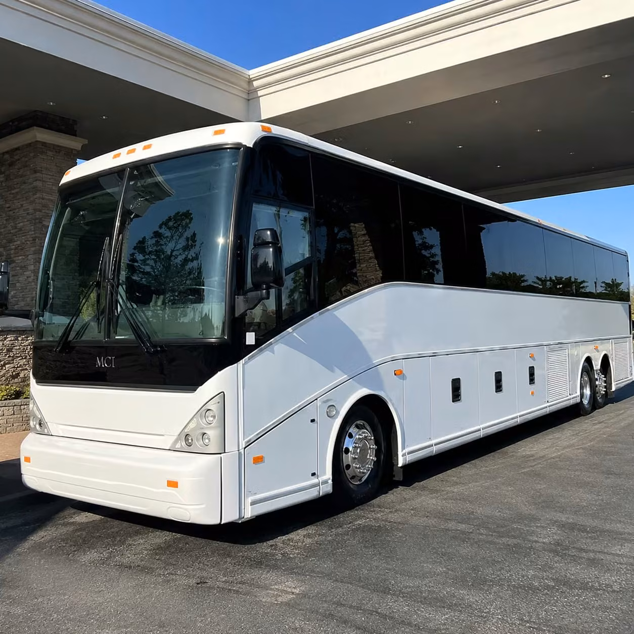 find corporate airport shuttle service in lakewood ca