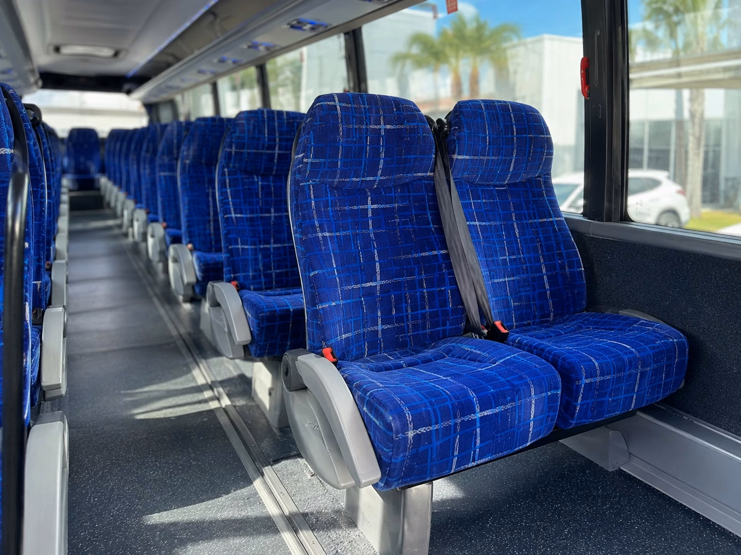 shuttle guests between lakewood hotels and your wedding venue without the parking headache